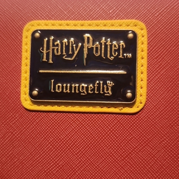 Loungefly Harry Potter Gryffindor Crossbody Chain Strap Purse Pocketbook NWT - Picture 6 of 9